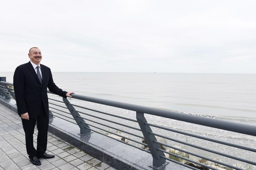 Ilham Aliyev views conditions created in seaside park-boulevard complex in Astara (PHOTO)