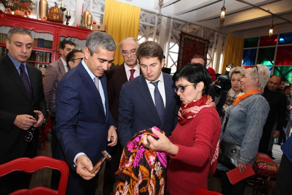 Heydər Əliyev Fondunun təşkilatçılığı ilə Moskvada “Azərbaycanın payız sovqatları” adlı şəhərcik açılıb (FOTO)