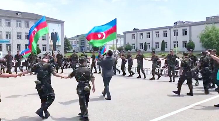 В Баку для военнослужащих проведен концерт в честь Дня государственной независимости (ФОТО)