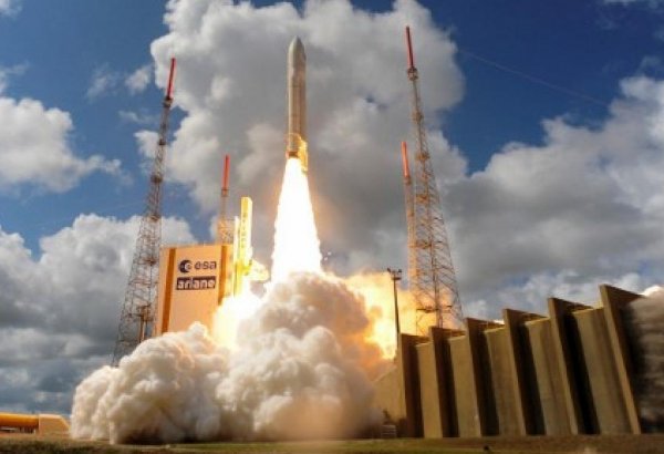 Ракета Ariane-5 успешно вывела два спутника на орбиту
