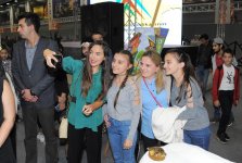 Вице-президент Фонда Гейдара Алиева Лейла Алиева ознакомилась  с экспонатами II молодежной выставки «Экологические проблемы и пути их решения глазами студентов» (ФОТО)