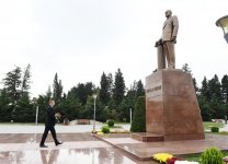 President Ilham Aliyev arrives in Imishli district (PHOTO)