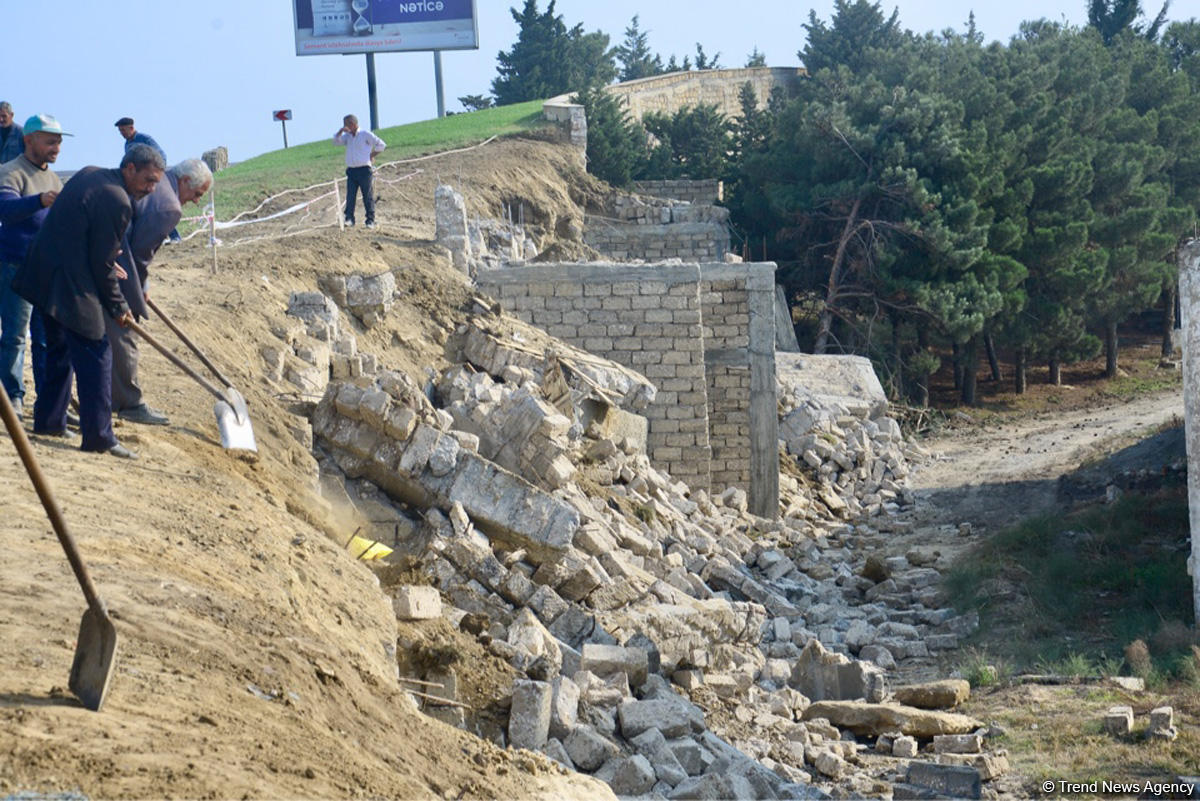 В ИВ района сообщили о ситуации на Зыхском шоссе в Баку после оползня (ФОТО/ВИДЕО)