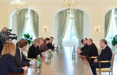 Президент Ильхам Алиев: Азербайджан надеется, что деятельность стран-сопредседателей Минской группы даст практические результаты (ФОТО)
