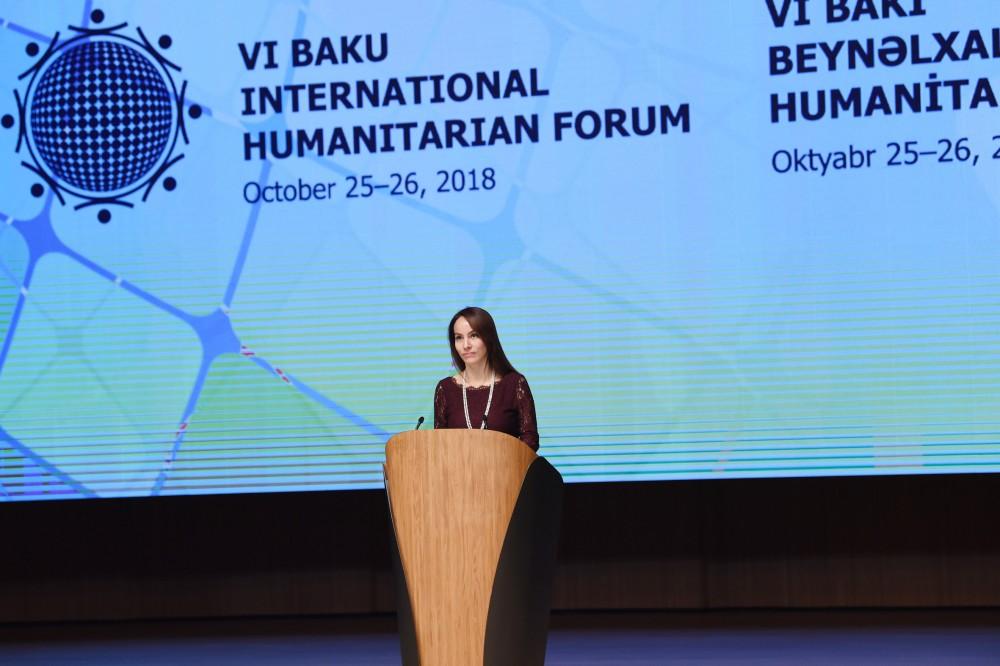 Президент Ильхам Алиев и Первая леди Мехрибан Алиева приняли участие в церемонии открытия VI Бакинского международного гуманитарного форума (ФОТО) (версия 3)