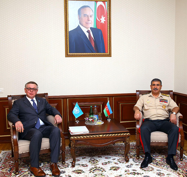 Министр обороны Азербайджана встретился с помощником генсека ООН