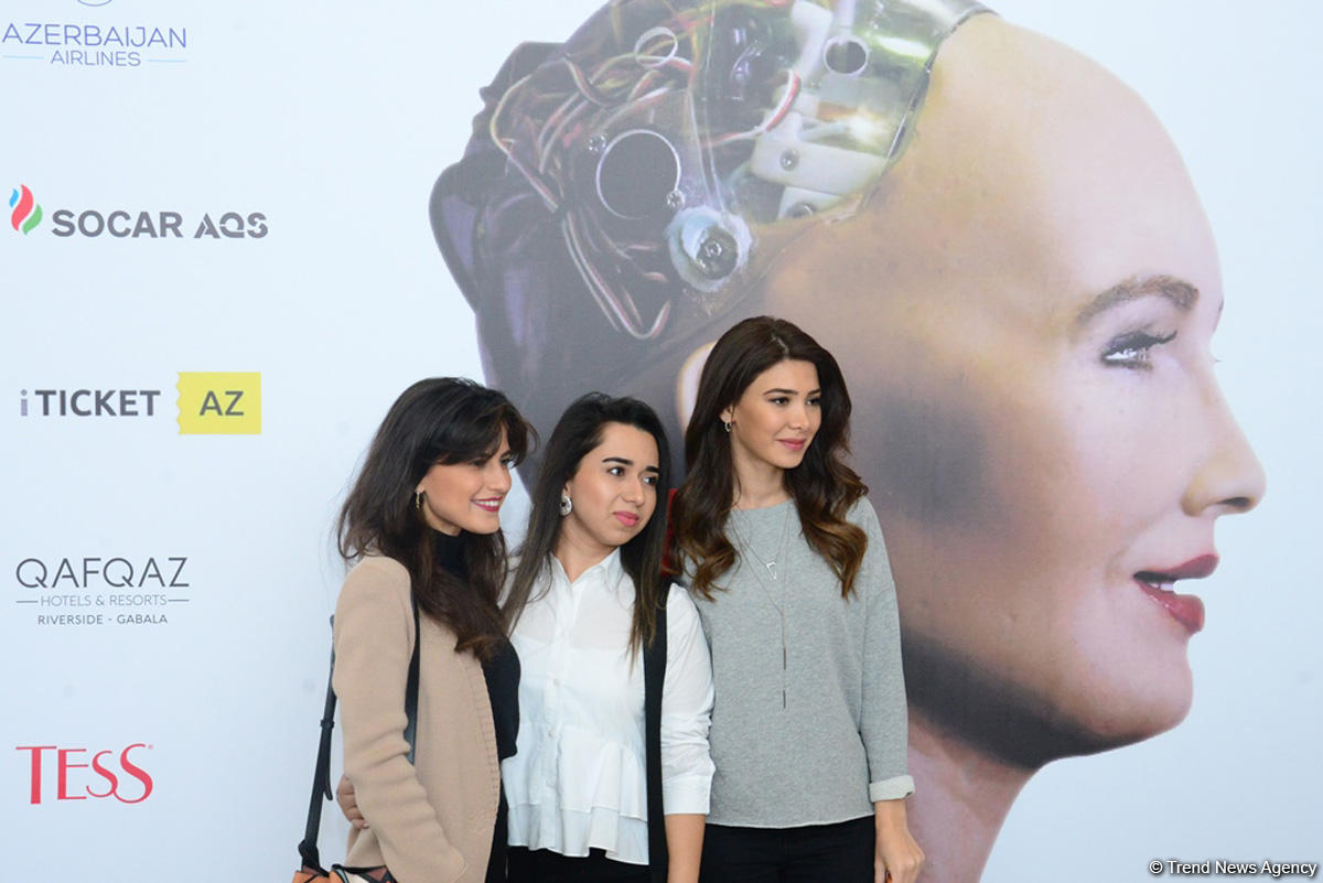 Робот София: Азербайджан имеет огромный потенциал для превращения в региональный инновационный центр (ФОТО/ВИДЕО)