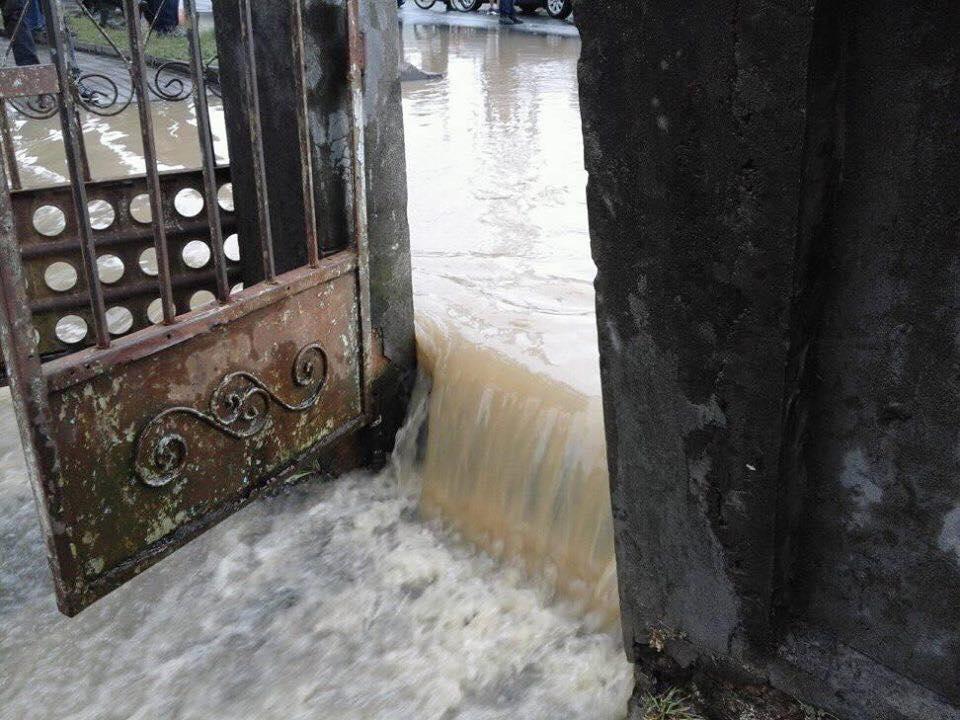 Сильный ливень затопил Кобулети (ФОТО)