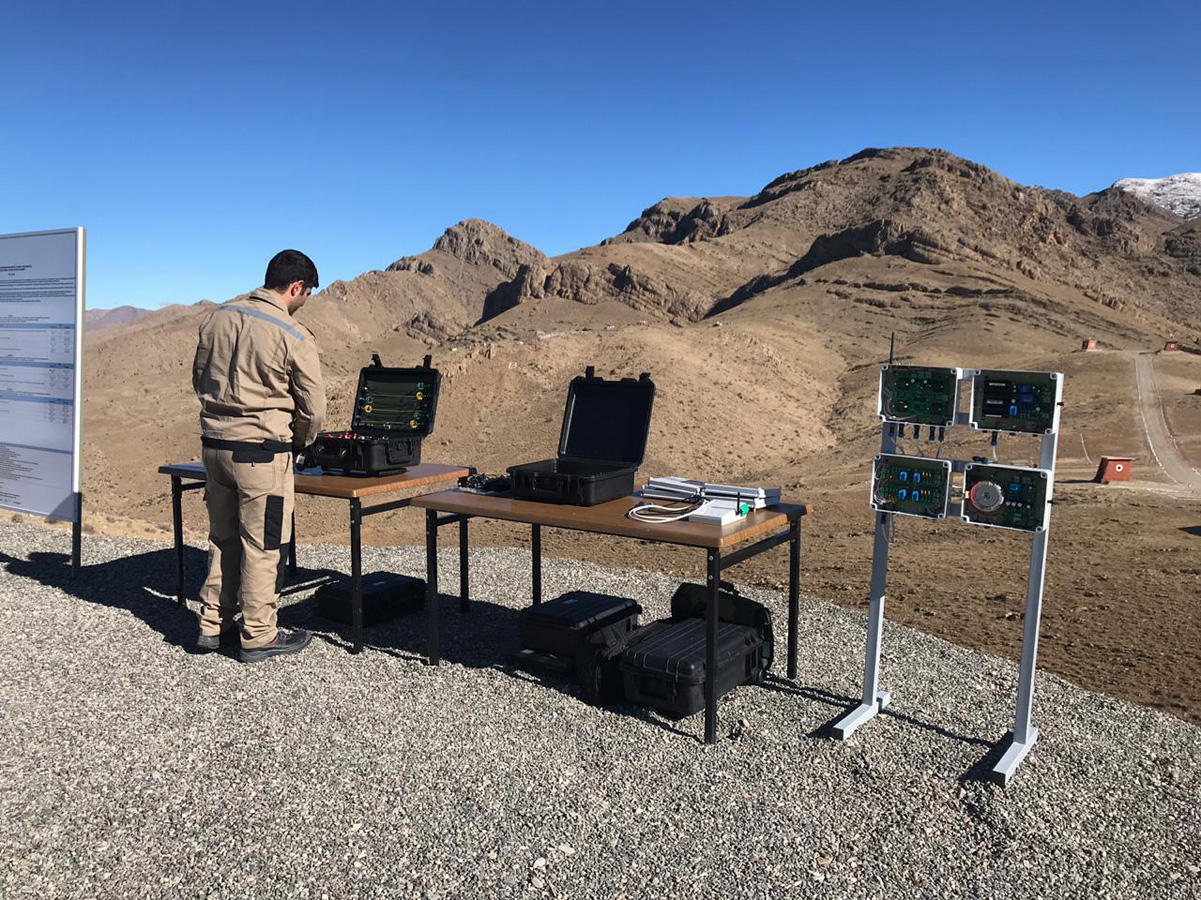 AMEA-nın Hərbi Akademiya ilə birgə hazırladığı hərbi təyinatlı cihazlara baxış keçirilib (FOTO)