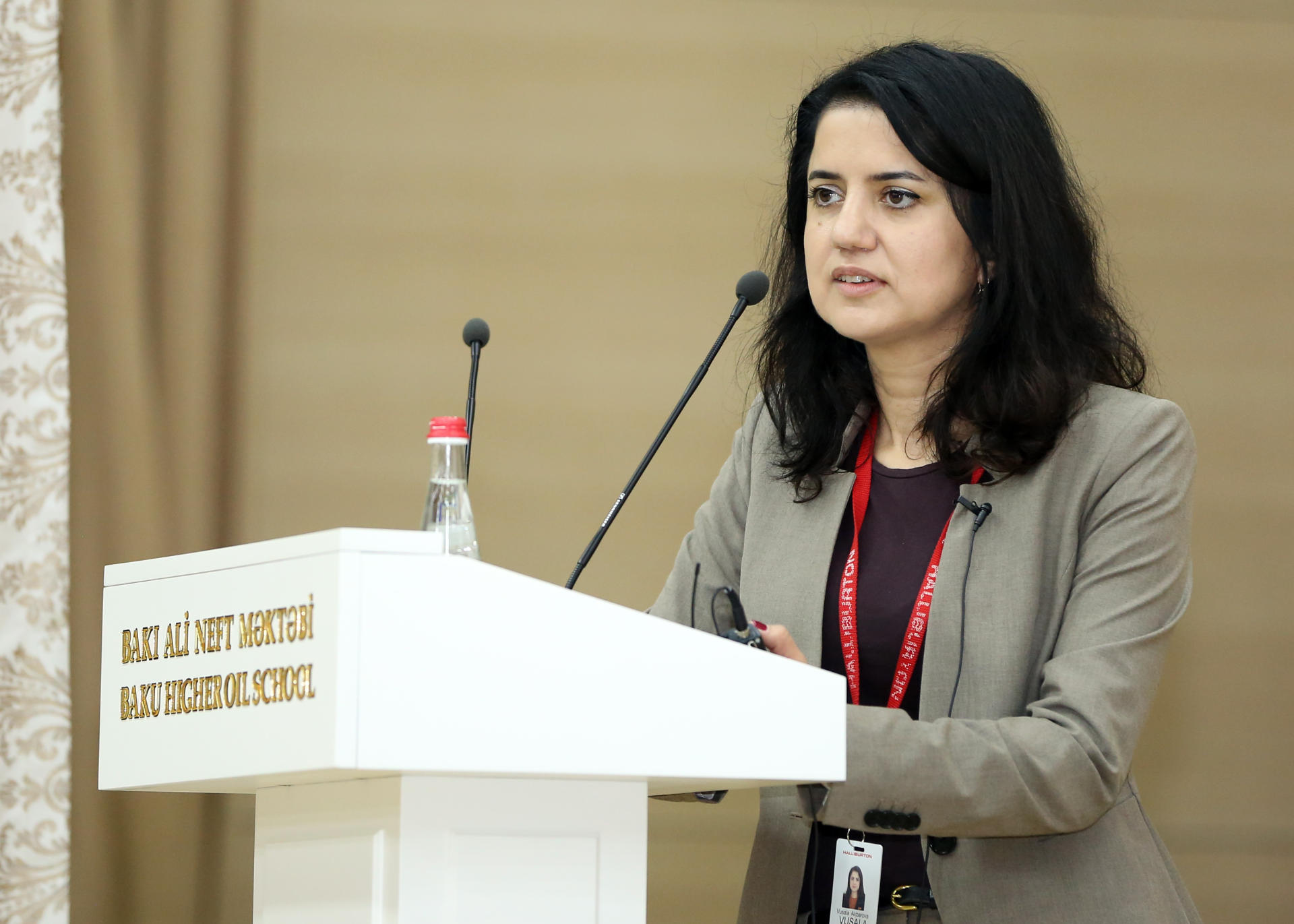 Halliburton holds presentation at Baku Higher Oil School (PHOTO)