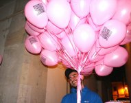 Застенчивый мальчик из розового будущего, или Влияние соцсетей на  азербайджанское общество (ФОТО)
