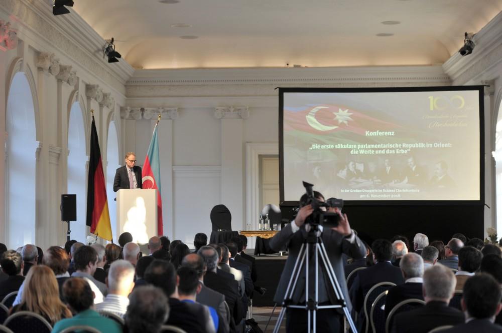 При поддержке Фонда Гейдара Алиева в Берлине прошла научная конференция, посвященная 100-летию АДР (ФОТО)
