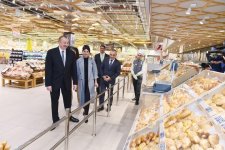 Президент Ильхам Алиев и Первая леди Мехрибан Алиева приняли участие в открытии нового гипермаркета Bravo (ФОТО)