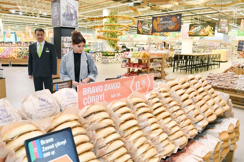 Azerbaijani president, first lady inaugurate new "Bravo" supermarket in Baku (PHOTO)