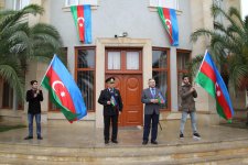 В Баку прошел флешмоб  в честь Дня Государственного флага Азербайджана (ФОТО)