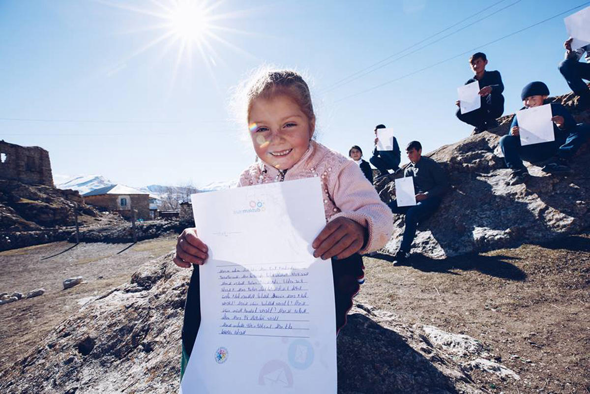 Эти дети живут на высоте 2200 метров в Губинском районе. Исполните их мечты! (ФОТО)