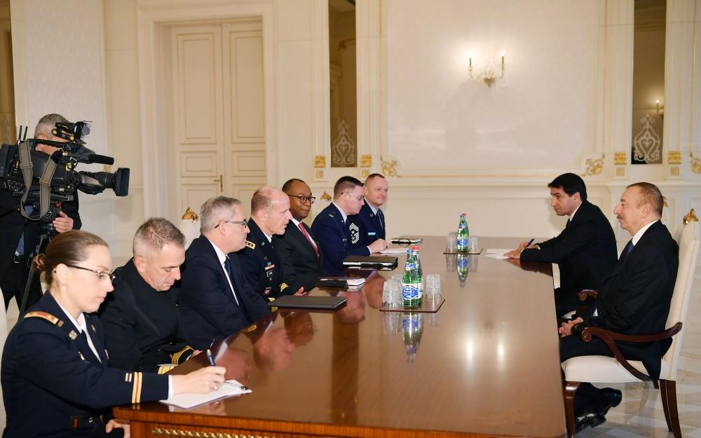 President Ilham Aliyev receives delegation led by commander of U.S. Transportation Command (PHOTO)