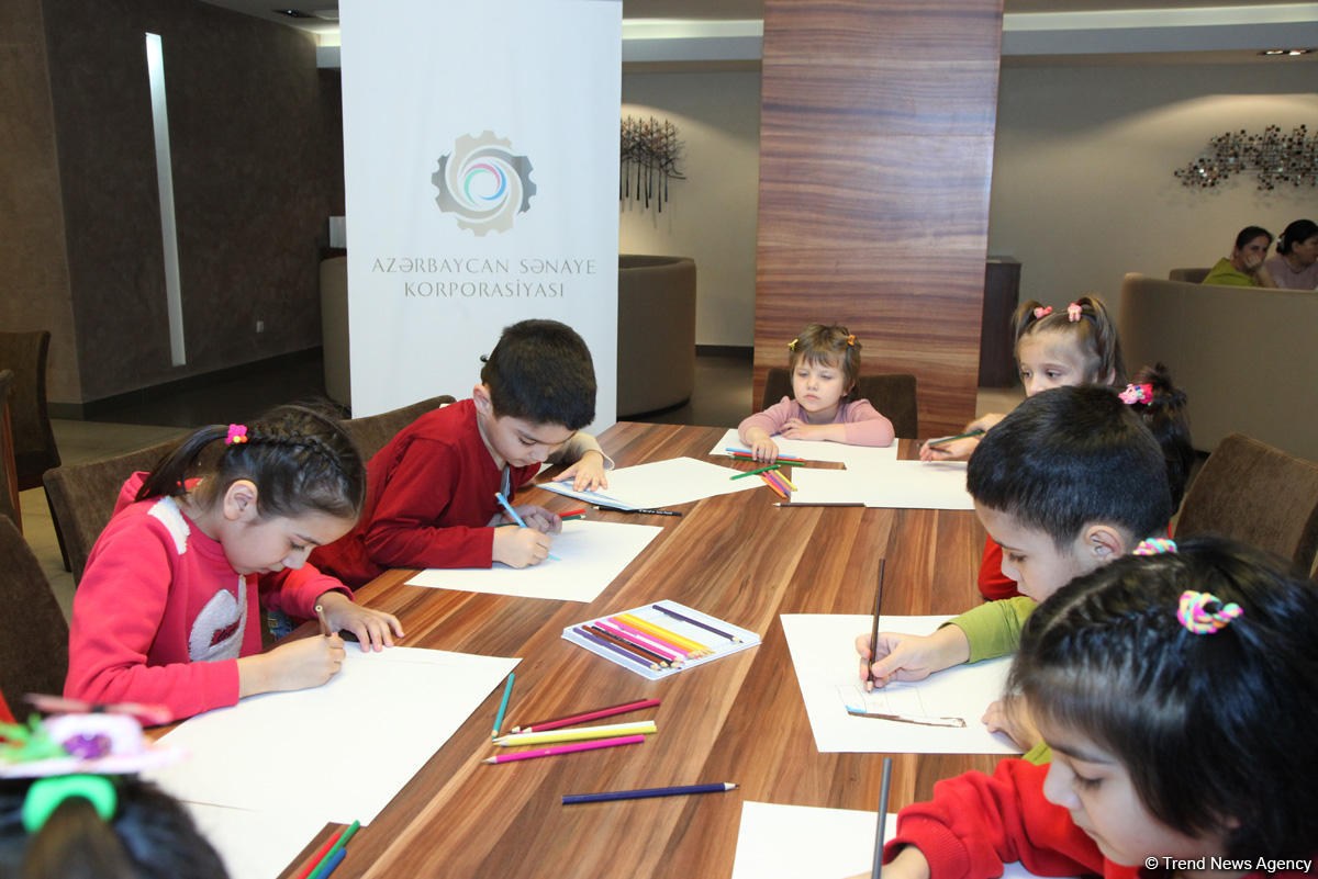 Азербайджанская промкорпорация организовала мероприятие для детей по случаю Дня Государственного флага (ФОТО)