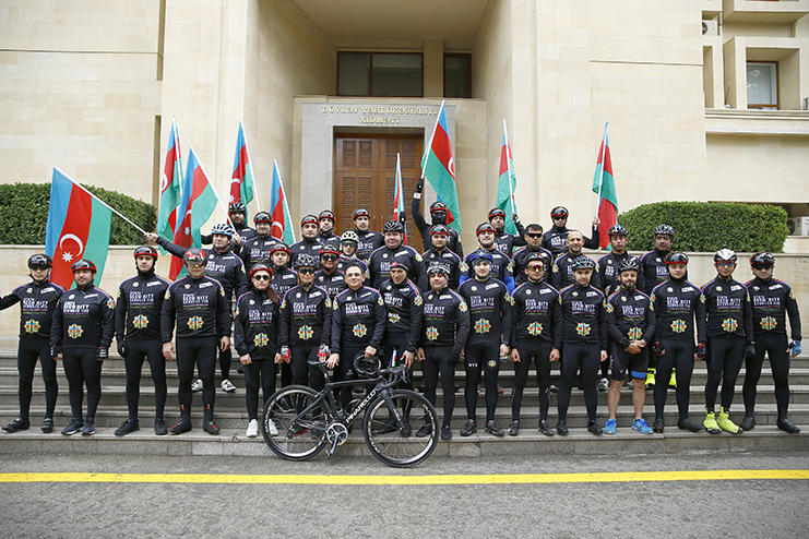В Баку прошел велопробег, приуроченный ко Дню Государственного флага (ФОТО)