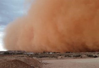 В Иране бушует песчаная буря (ВИДЕО)