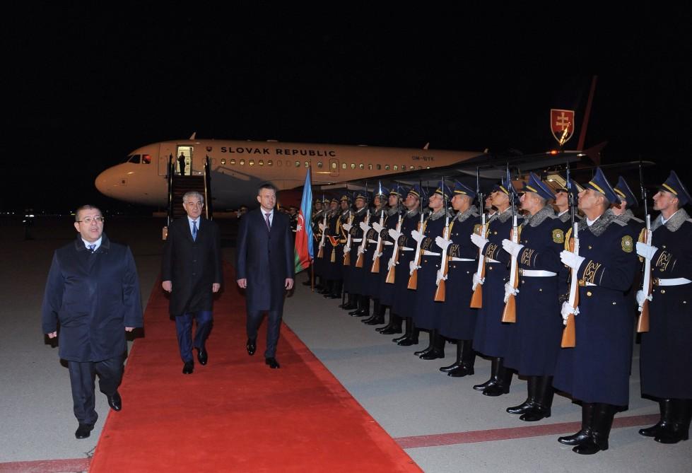 Премьер Словакии прибыл с официальным визитом в Азербайджан