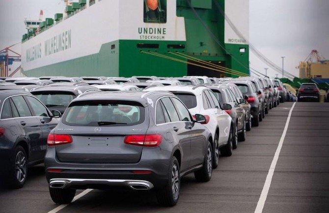 German economy contracts on weak foreign trade, auto bottleneck