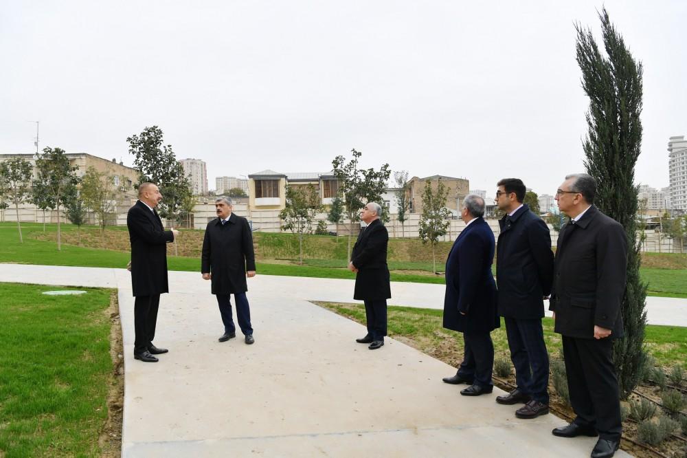 Azerbaijani president views redevelopment, construction work around Tazapir mosque (PHOTO)