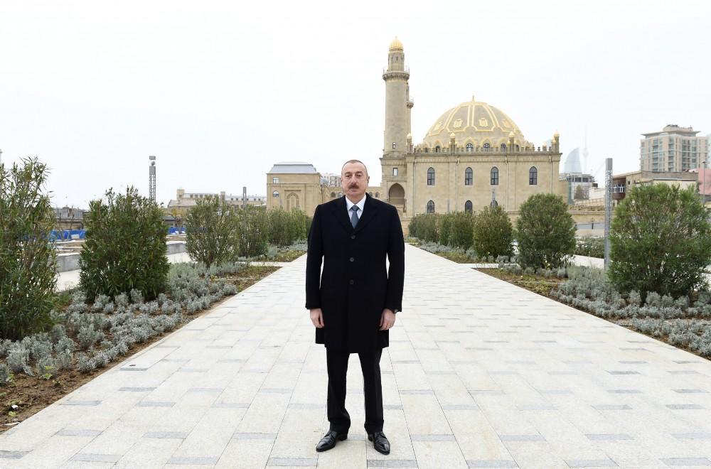 Azerbaijani president views redevelopment, construction work around Tazapir mosque (PHOTO)