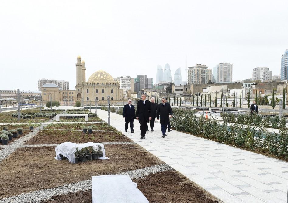 Президент Ильхам Алиев ознакомился с работами по благоустройству и созиданию вокруг бакинской мечети Тезепир (ФОТО)