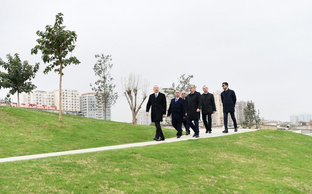 Azerbaijani president views redevelopment, construction work around Tazapir mosque (PHOTO)