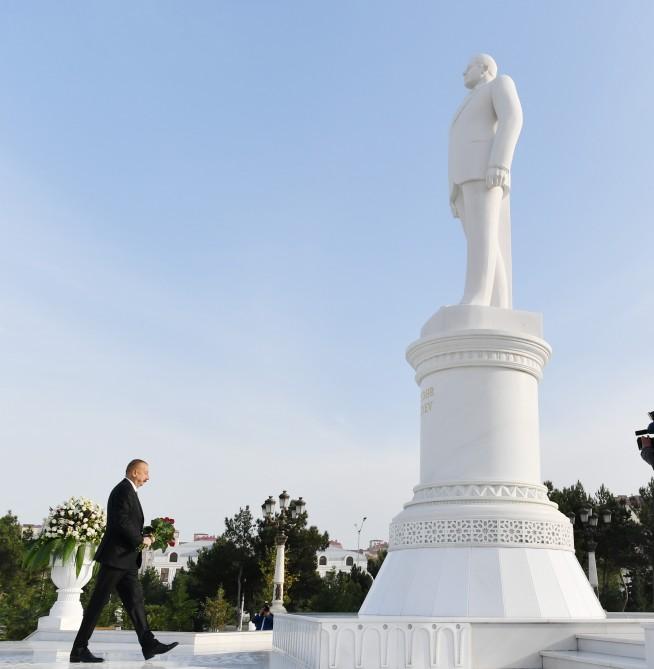 Azerbaijani president arrives in Sumgait for visit (PHOTO)