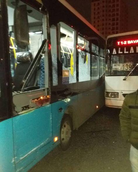 В Баку столкнулись два пассажирских автобуса (ФОТО)