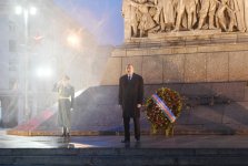 Prezident İlham Əliyev Minskdə “Qələbə” meydanını ziyarət edib (FOTO)