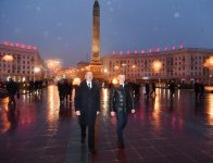 President Ilham Aliyev visits Victory Square in Minsk (PHOTO)