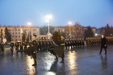 President Ilham Aliyev visits Victory Square in Minsk (PHOTO)