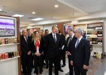 Prezident İlham Əliyev Minskdə Azərbaycan Ticarət Evi ilə tanış olub (FOTO)