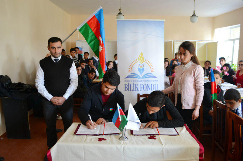 Bilik Fondu “Uşaq hüquqları aylığı” çərçivəsində balaca Zəhranın məzarını ziyarət edib (FOTO)