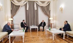 President Aliyev receives chairman of Russian Union of Journalists (PHOTO)