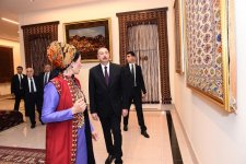 Prezident İlham Əliyev Aşqabadda Türkmən milli xalça muzeyi ilə tanış olub (FOTO)