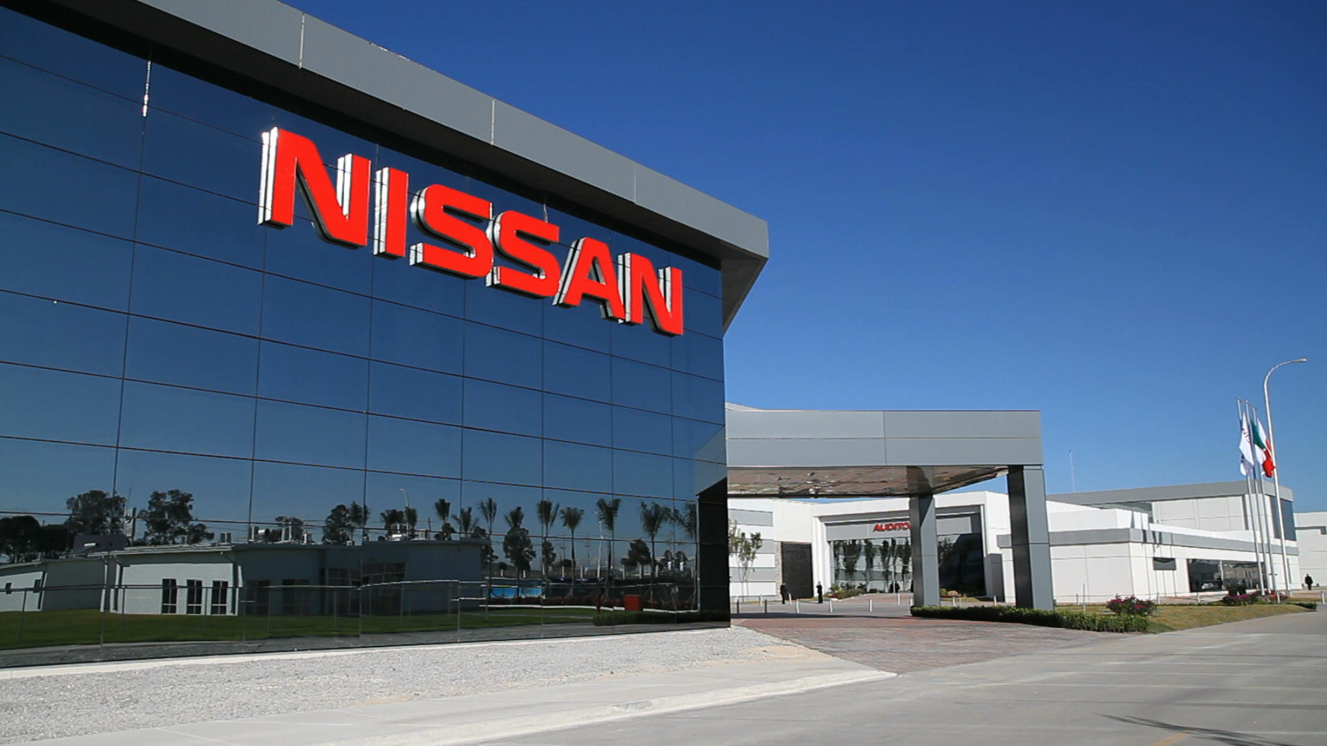 Nissan отправит в отпуск около 15 тыс. своих сотрудников из-за пандемии