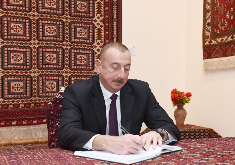 Azerbaijani president views Turkmen national carpet museum (PHOTO)