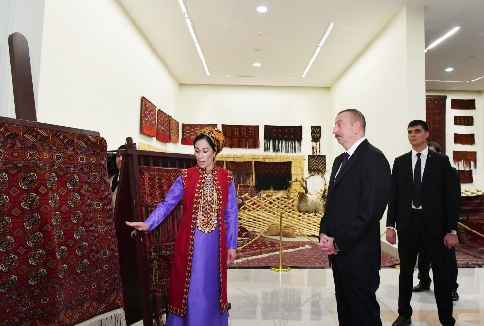 Azerbaijani president views Turkmen national carpet museum (PHOTO)