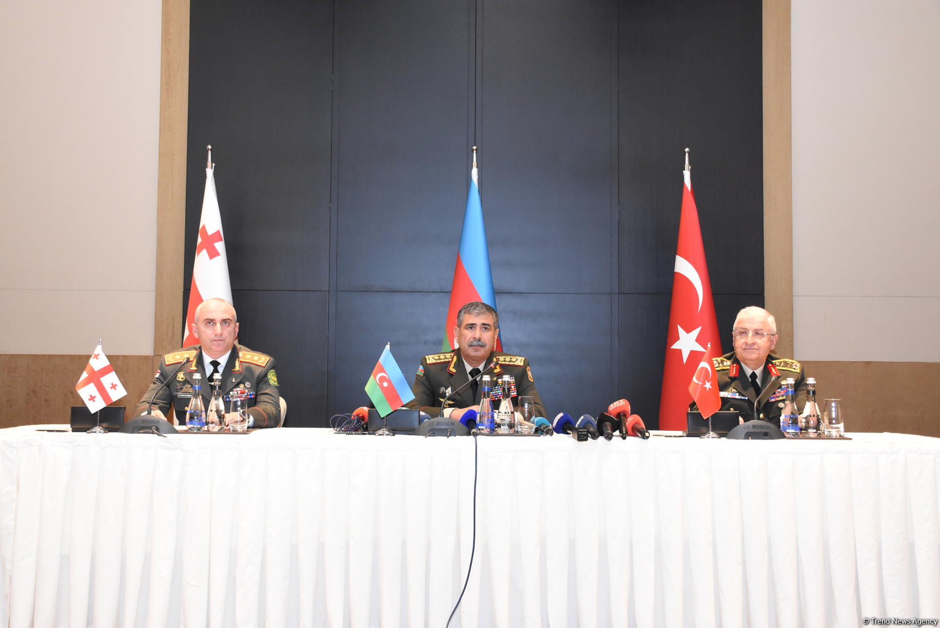 Azərbaycan, Türkiyə və Gürcüstan müdafiə rəsmiləri arasında protokol imzalanıb (FOTO)
