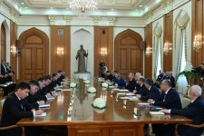 Azerbaijani, Turkmen presidents hold expanded meeting (PHOTO)