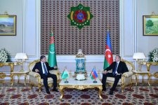 Состоялась встреча один на один президентов Азербайджана и Туркменистана (ФОТО)