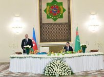 Turkmen president hosts official dinner in honor of Azerbaijani president (PHOTO)