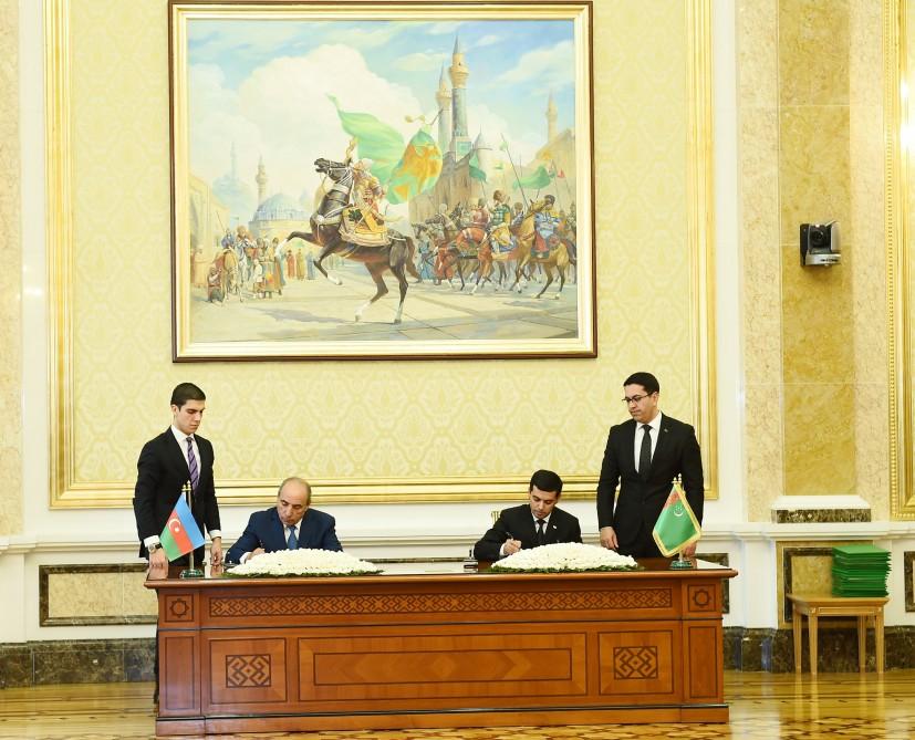 Azerbaijan, Turkmenistan sign bilateral documents (PHOTO)