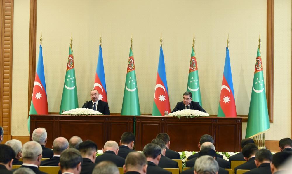 Azerbaijani, Turkmen presidents make press statements (PHOTO)