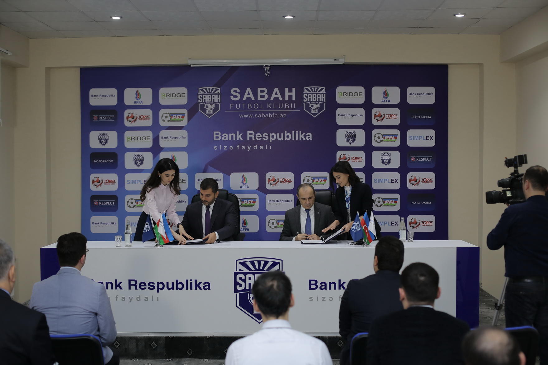 Bank Respublika və "Sabah" Futbol Klubu arasında sponsorluq müqaviləsi imzalanıb (FOTO)