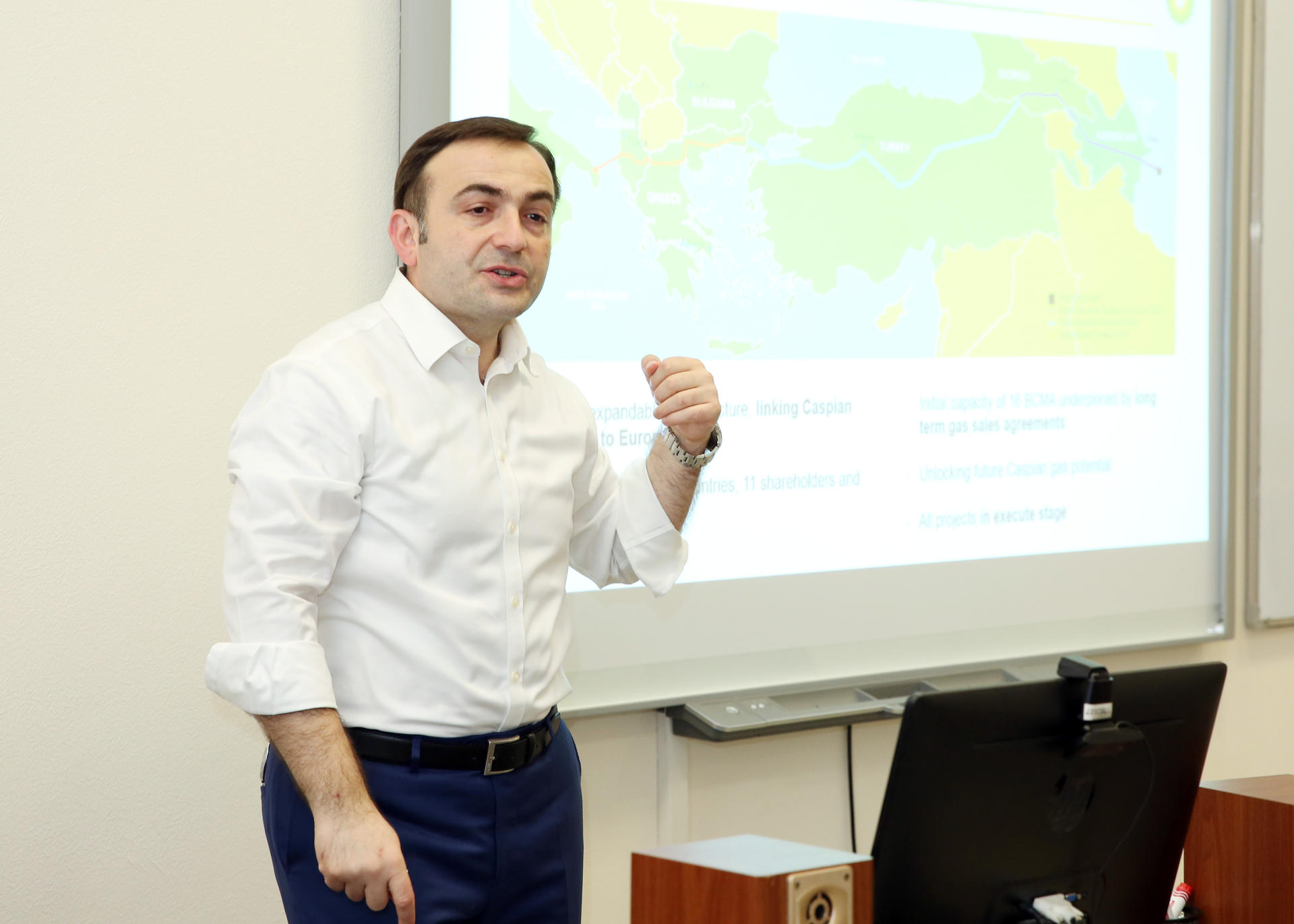 BP Vice President Bakhtiyar Aslanbayli conducts master class for MBA students at BHOS (PHOTO)